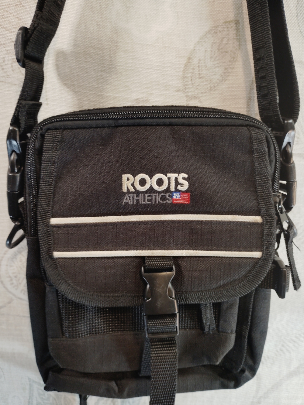 Roots Compact Black Crossbody/Messenger Bag